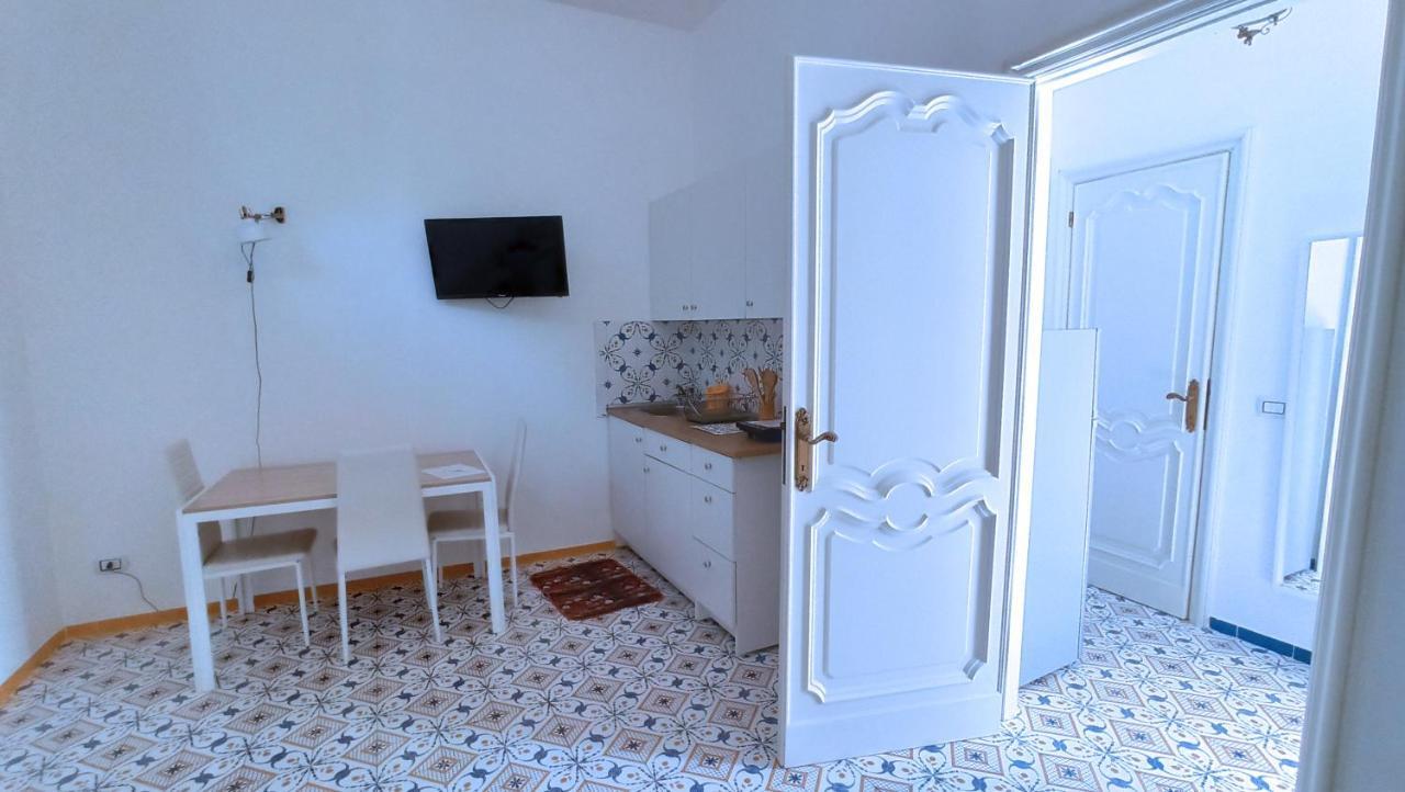 Villa Mary - Apartments トラーニ エクステリア 写真
